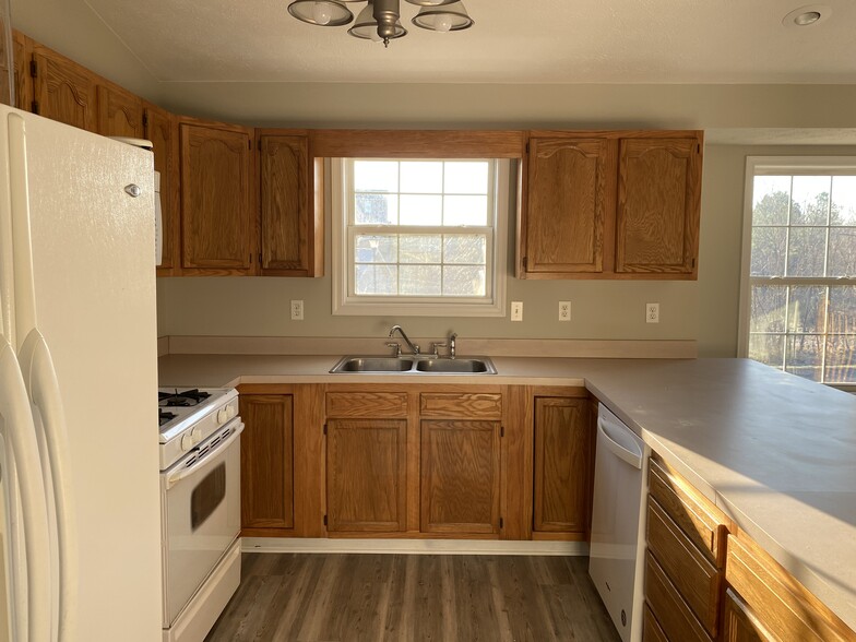 Building Photo - 77 Burdette Dr
