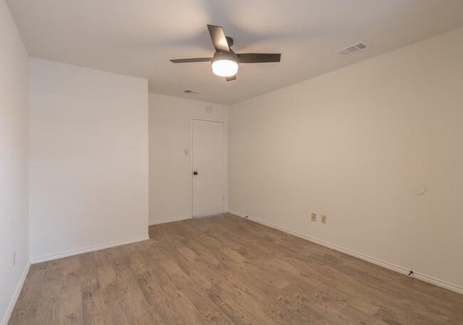 Building Photo - 5703 Shreveport Dr