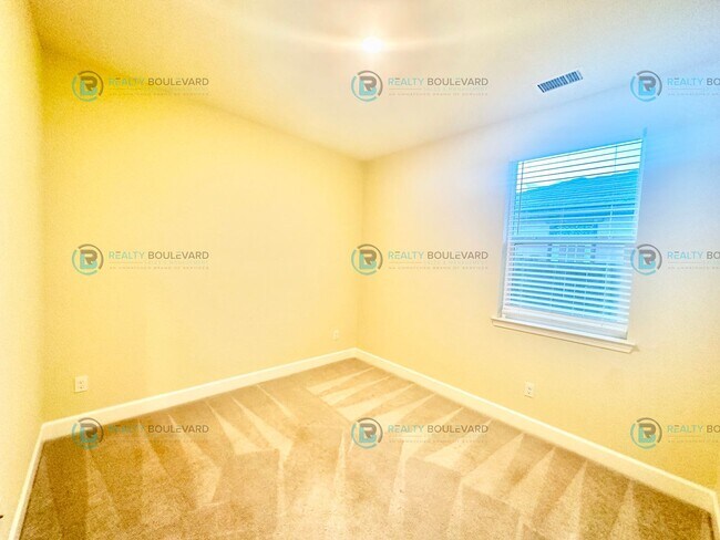 Building Photo - 2098 Bishop Pine St