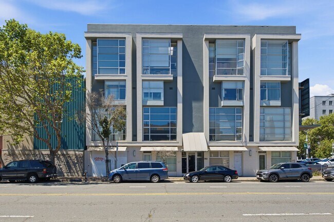 Building Photo - 520 6th St