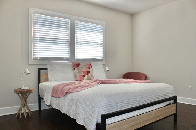 Building Photo - Rosedale