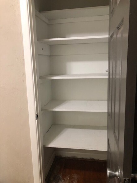 Building Photo - 414 Revell St