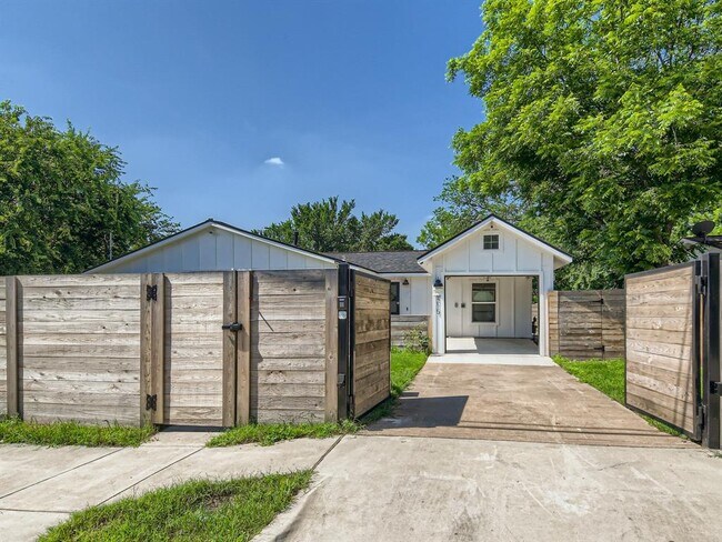 Building Photo - 6215 Club Terrace