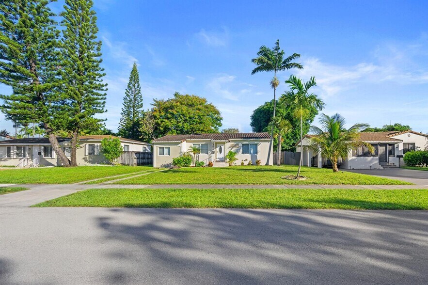 Building Photo - 1535 Plunkett St