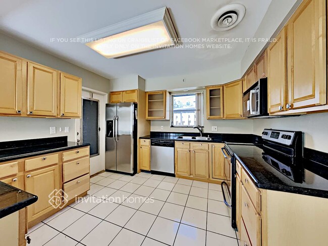 Building Photo - 1906 N 37th Ave