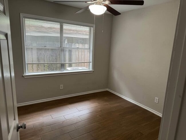 Building Photo - 1609 Camille St