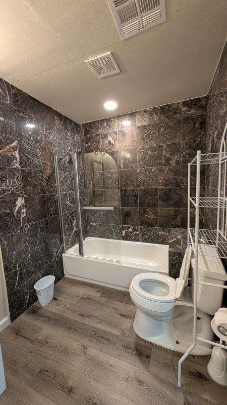 Building Photo - 1004 NE 28th St