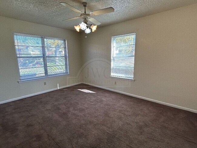 Building Photo - 618 N 23rd St