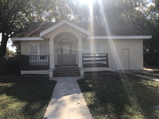 Primary Photo - 4 Bed 1 Bath Home | Pet Friendly | Washer ...