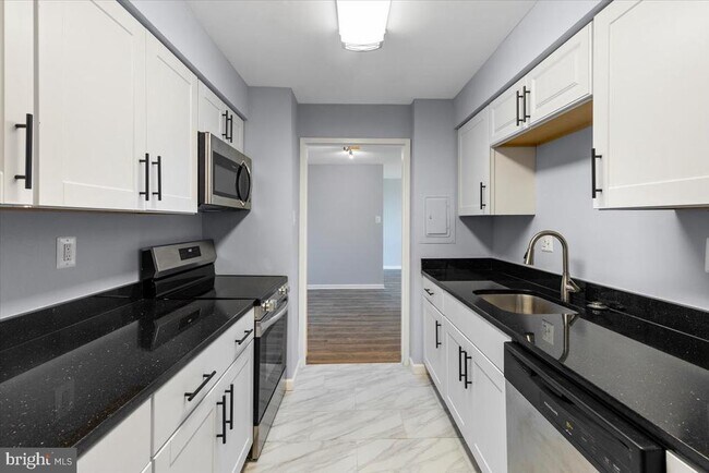 Building Photo - 5300 Holmes Run Pkwy