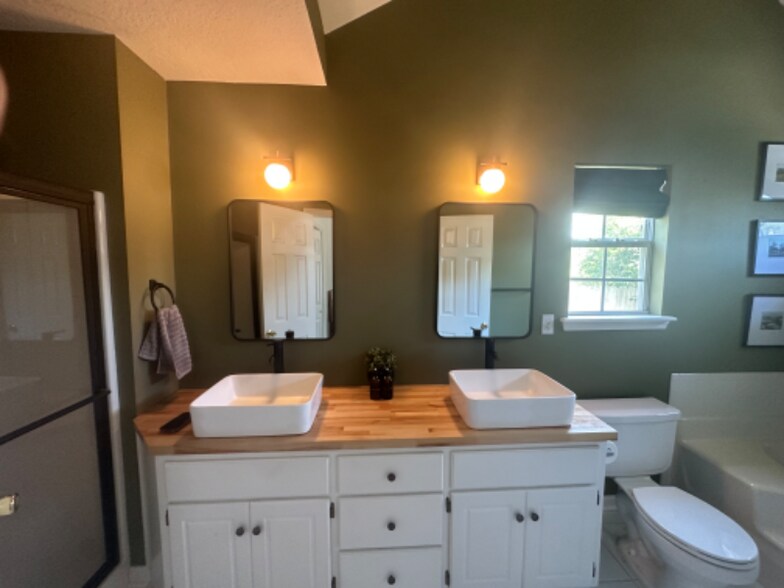 Building Photo - 5121 Saddle Cir