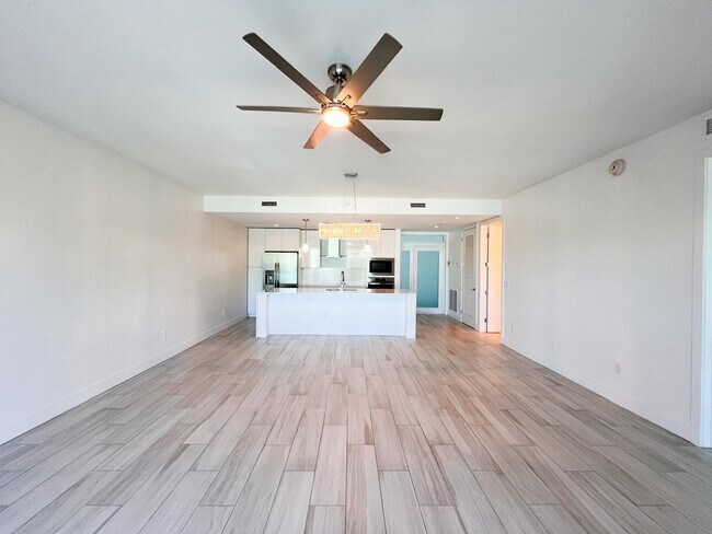 Building Photo - 1 S Palmway