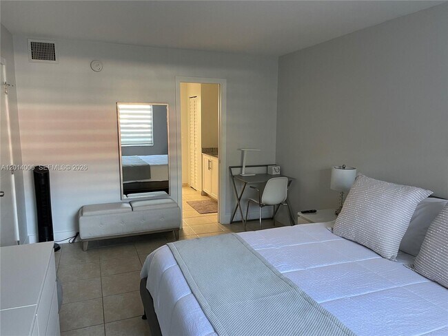 Building Photo - 1541 S Ocean Blvd
