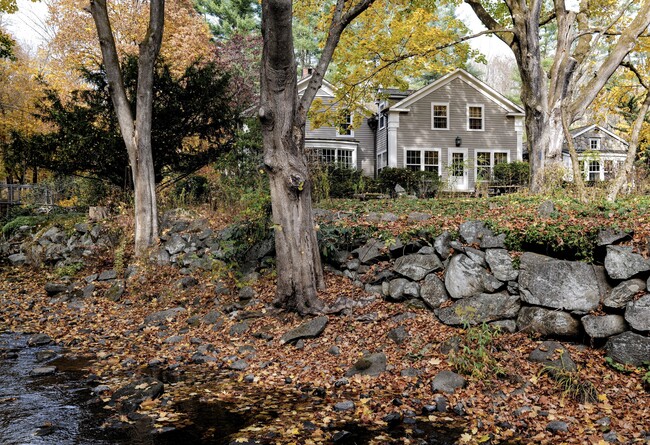 Building Photo - 127 Bucks Rock Rd
