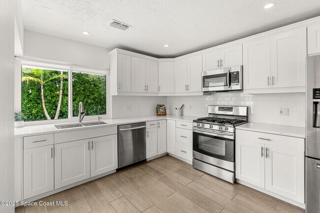 Building Photo - 408 Penguin Dr