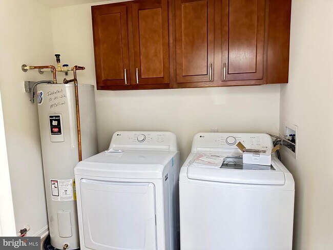 Building Photo - 54 Sequoia Dr