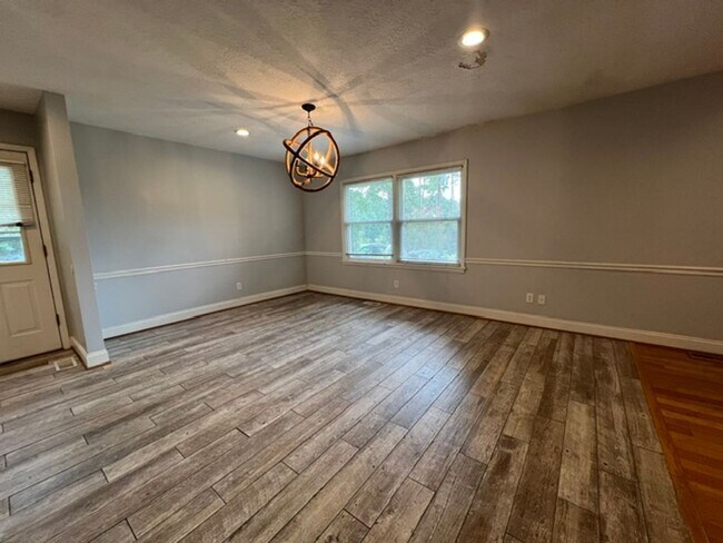 Building Photo - 223 S Lk Dr