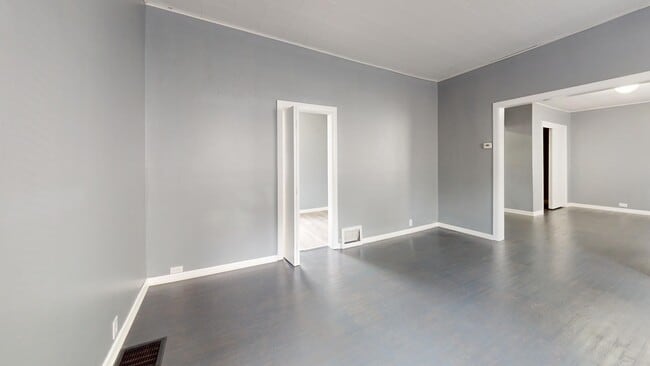 Building Photo - ** AVAILABLE OCTOBER 2025 *** Old Brooklyn...