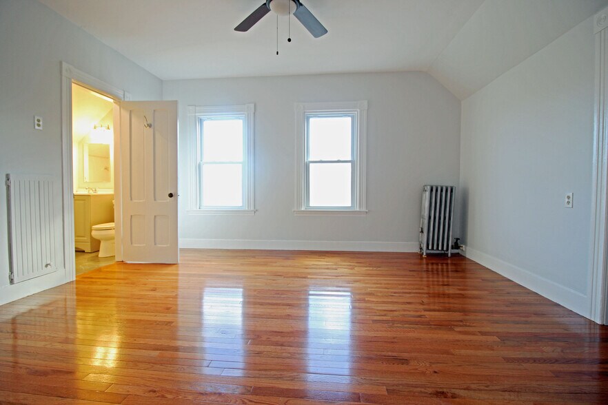 Building Photo - 71 June St