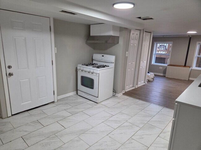 Building Photo - 2847 W 25th Pl