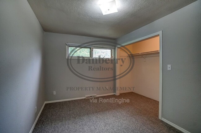 Building Photo - 1017 Searles Rd