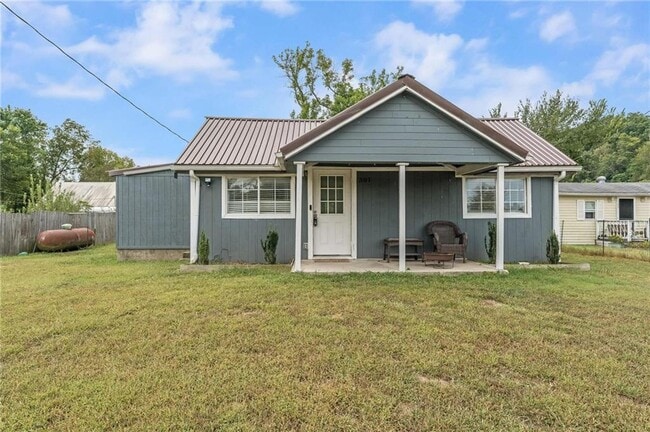 Primary Photo - 301 Melton Dr