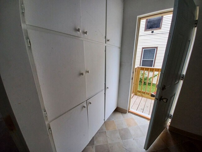 Building Photo - Check out this wonderful one-bedroom plus ...