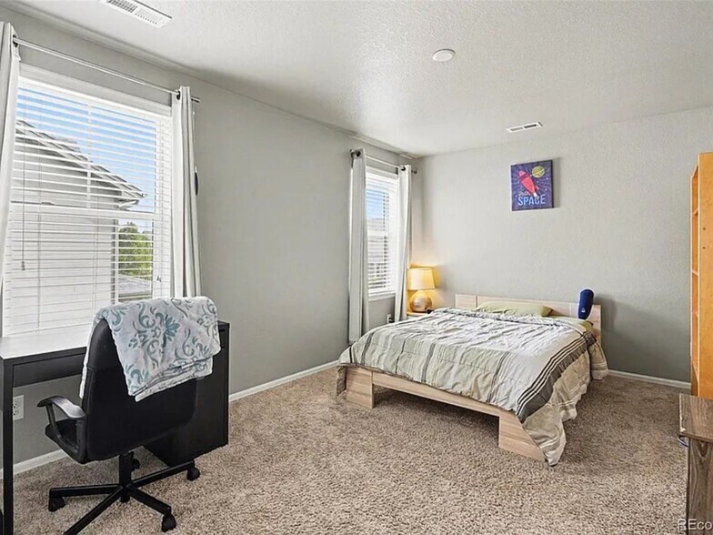 Building Photo - 8835 Foxfire St