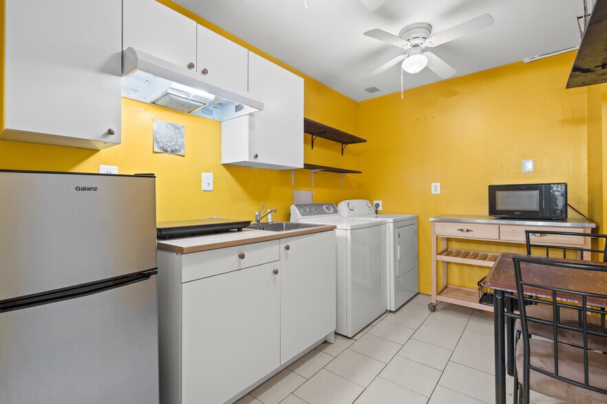 Building Photo - 7417 Wilma Ln