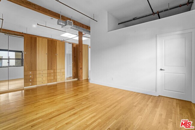 Building Photo - 215 S Santa Fe Ave