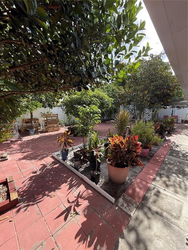 Building Photo - 333 SW 80th Terrace