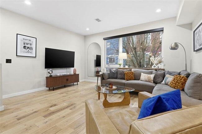 Building Photo - 5228 Dresden Wy