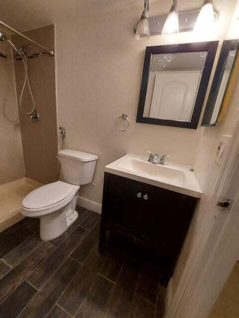 Building Photo - 201 Foxtail Dr