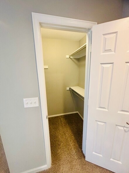 Building Photo - 12053 E Hoye Dr