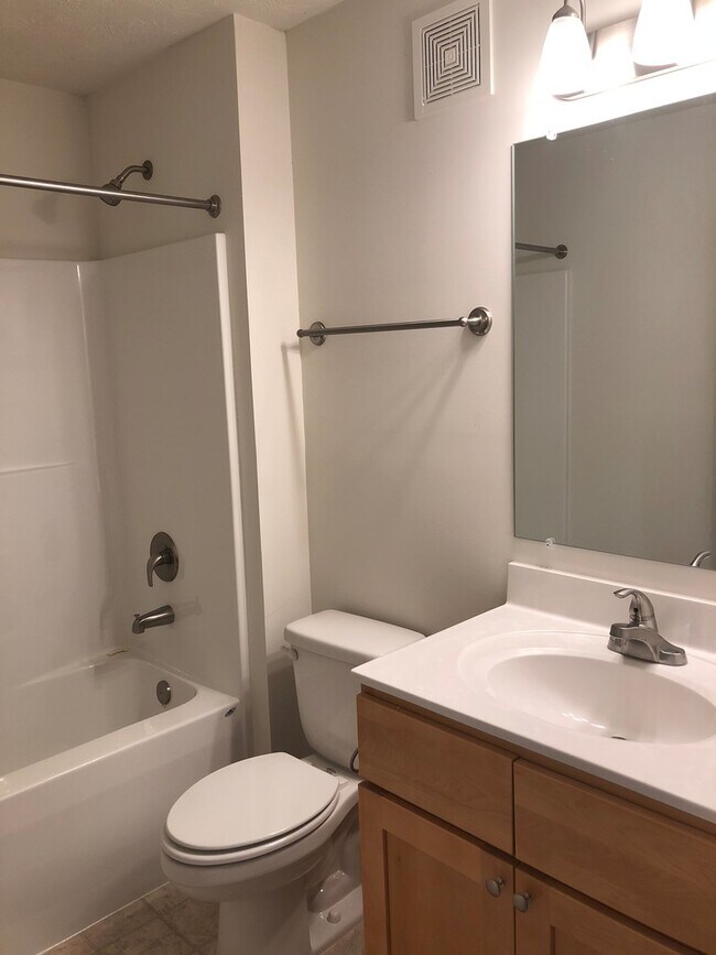 Building Photo - ***MOVE IN SPECIAL***One Bedroom Apartment