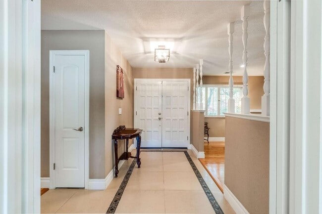 Building Photo - 12371 Saraglen Dr