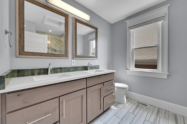 Building Photo - $3,595 - 3 Bed, 2 Bath Updated Home In Den...