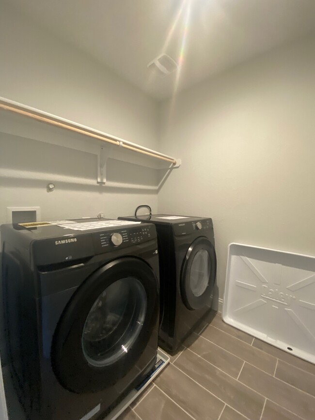 2nd Floor Laundary - 5509 Crosby Dr