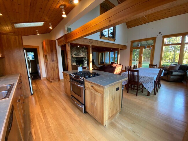 Building Photo - Furnished Home on False Bay