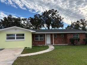 Building Photo - For Rent: 4-Bedroom Home in Lakeland