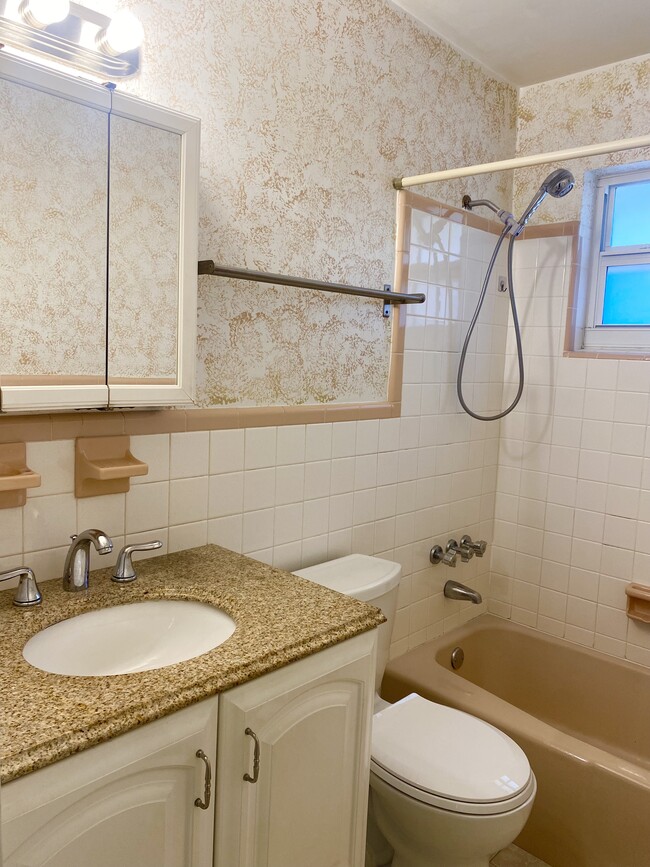 Bathroom - 1406 NE 17th Ct