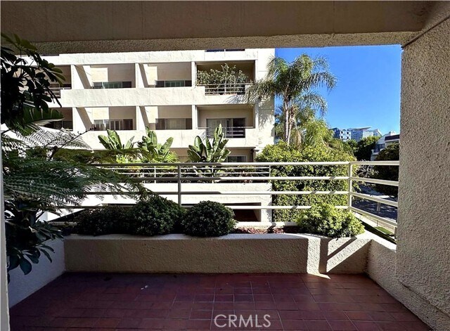Building Photo - 1131 Alta Loma Rd