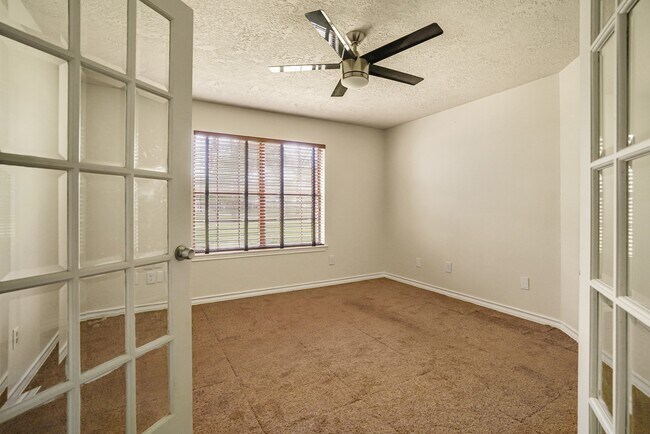 Building Photo - 512 County Rd 2222