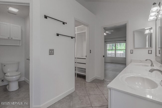Building Photo - 1737 Heatherwood Dr