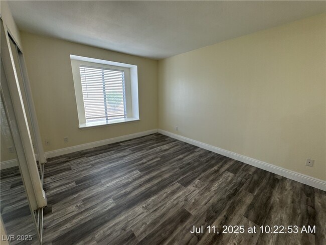 Building Photo - 7200 W Pirates Cove Rd