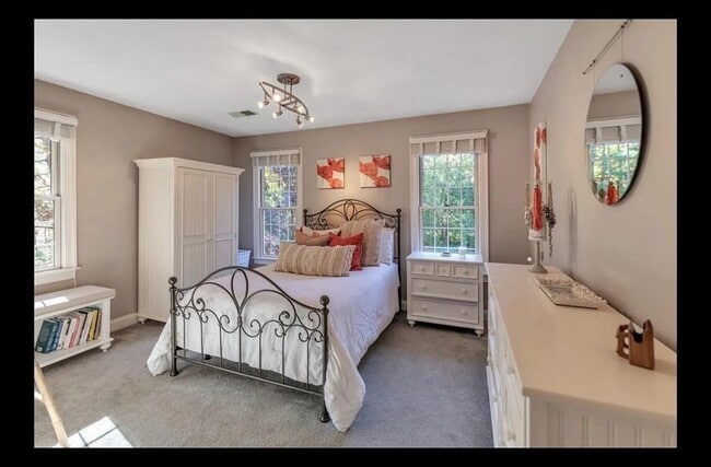 Building Photo - 7 Washburn St