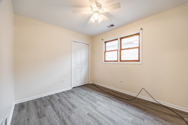 Building Photo - 6323 W Fullerton Ave