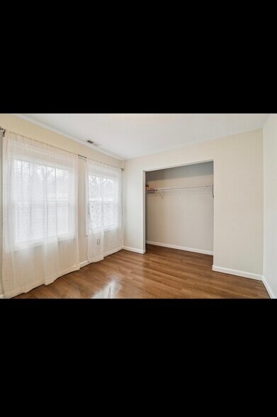 Building Photo - 1605 Airport Ln