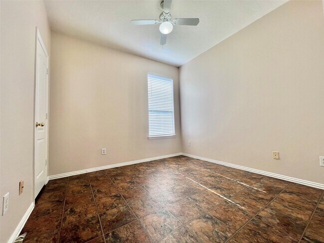 Building Photo - 13923 White Oak Springs Dr