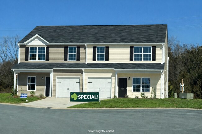 Building Photo - Three bedroom, 2.5 bath townhome in Whitsett